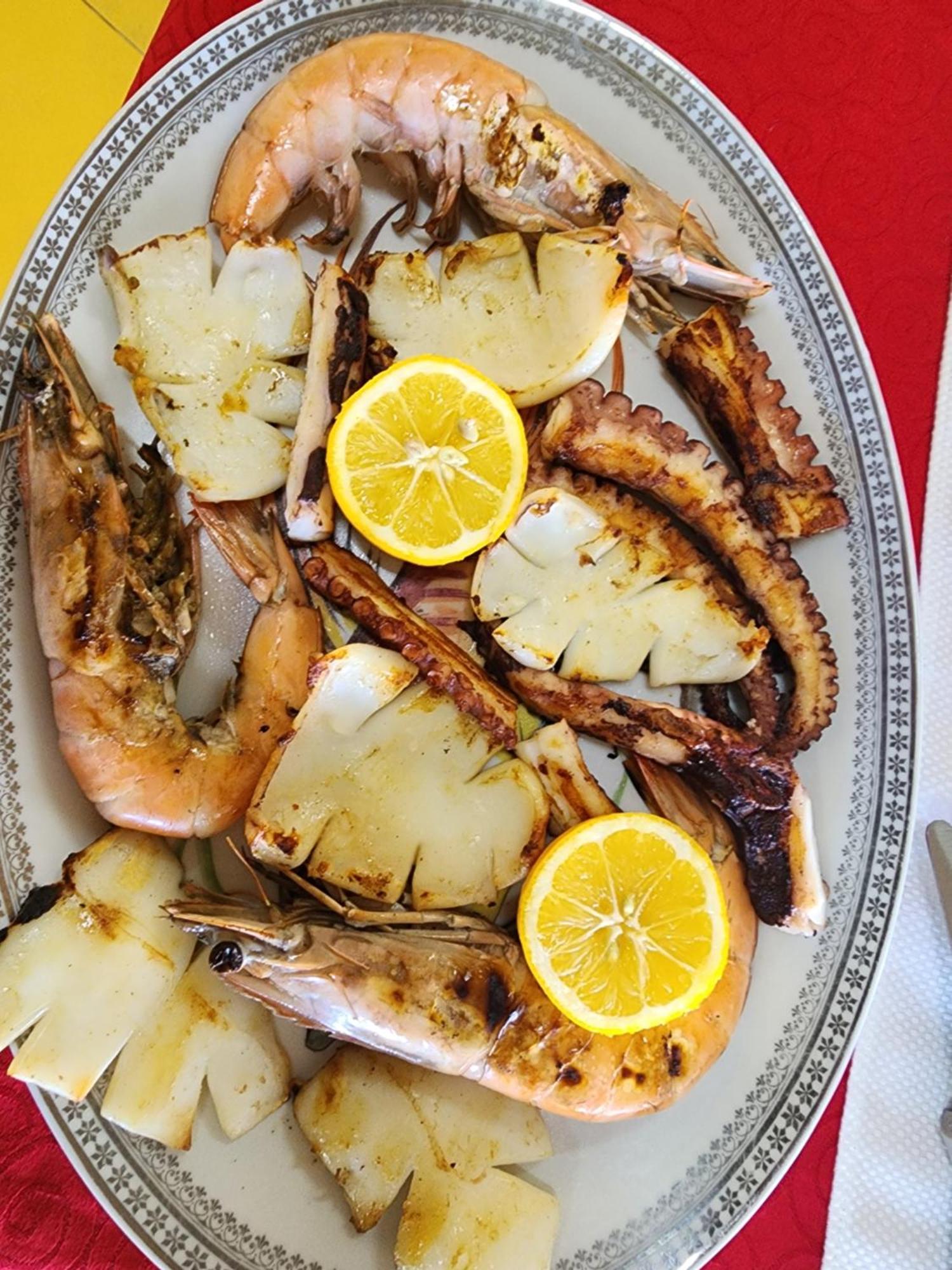 Hotel Restorant Genti Peshkatari Orikum Buitenkant foto